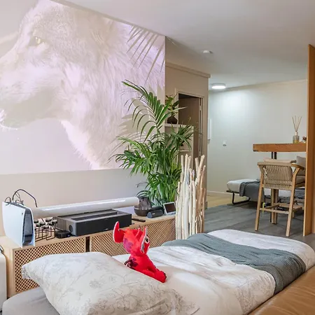 Lavie Maison: Lavie Maison: Balcony Montparnasse Apartment